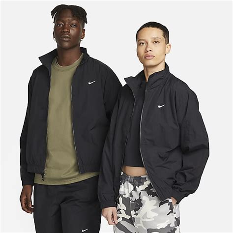 Sportbekleidung für Herren. Nike CH